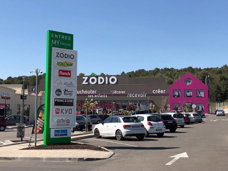 Fabrication pour totem centre commercial à Plan de Campagne