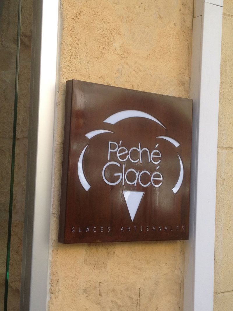 enseigne aspect rouillé vernie