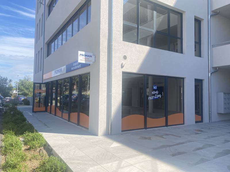 Fabrication d’enseignes pour l’agence Proman à Aubagne Zone d’Alta Rocca