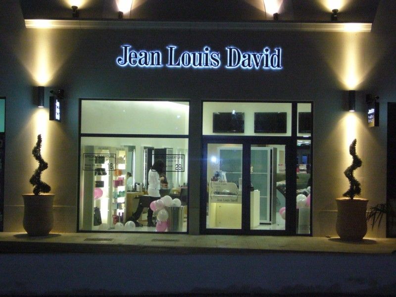 Réalisation de l'enseigne d'un salon de coiffure JEAN LOUIS DAVID sur Plan de Campagne