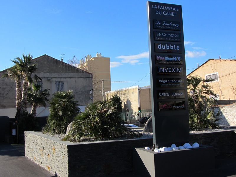 installation de totem lumineux marseille 13015